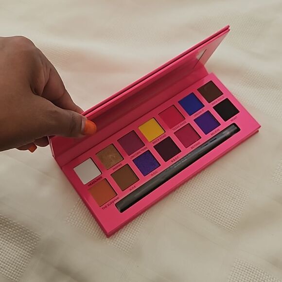 HP Alyssa Edwards Anastasia Beverly Hills 14 Shades Eyeshadow Palette Purple - Picture 14 of 16